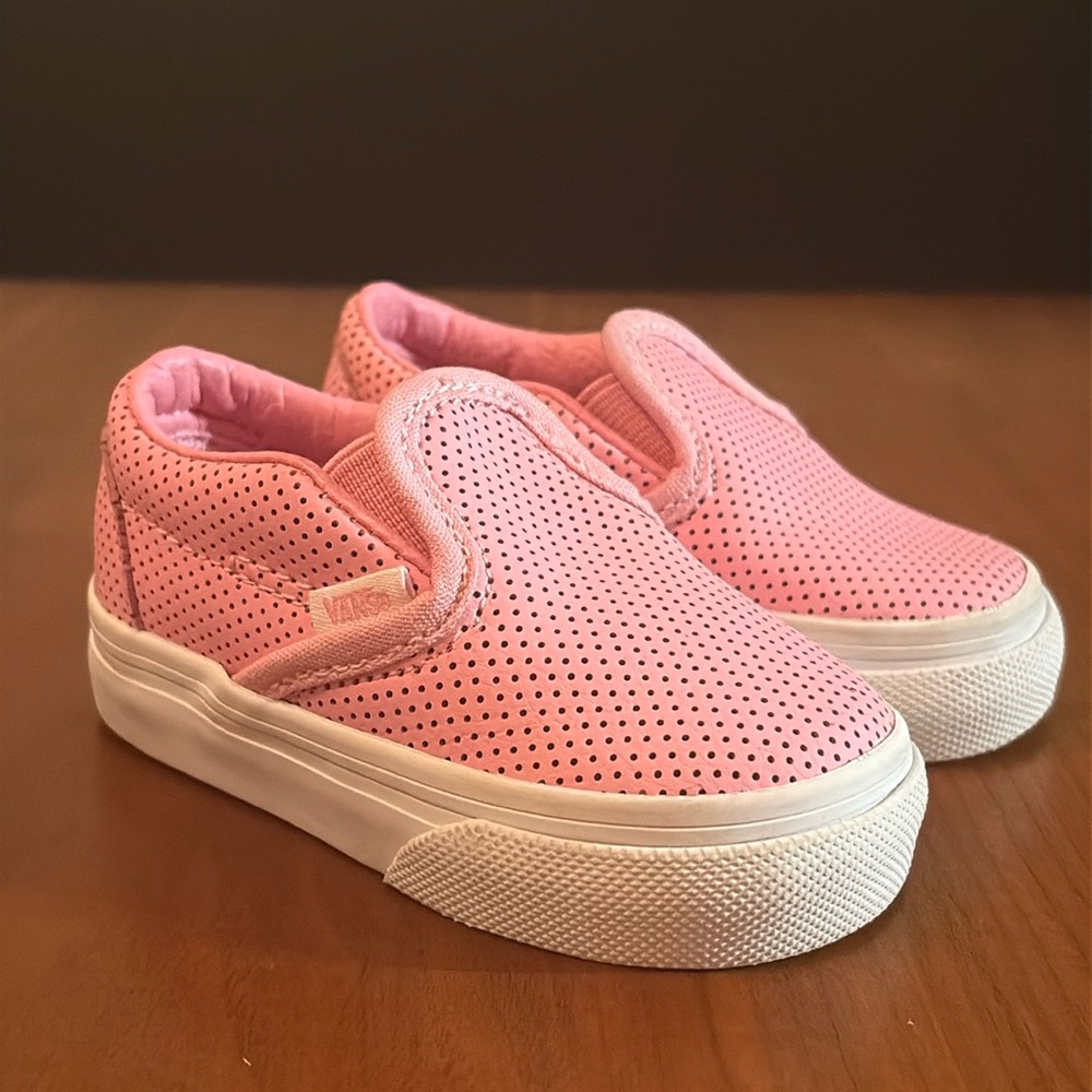 Vans Slip-On perforated Skate Shoe - pink, size 4